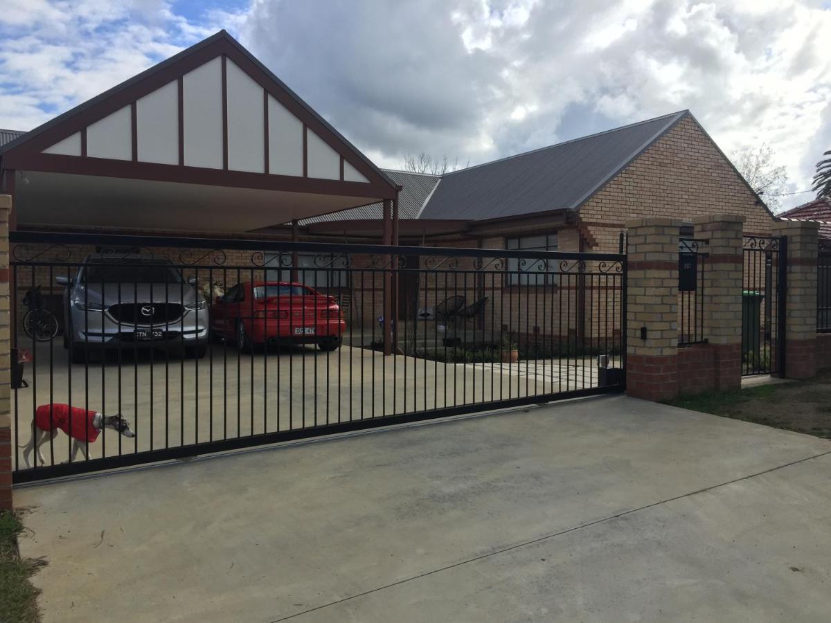 Modern, Private And Close To Town. Albury Esterno foto