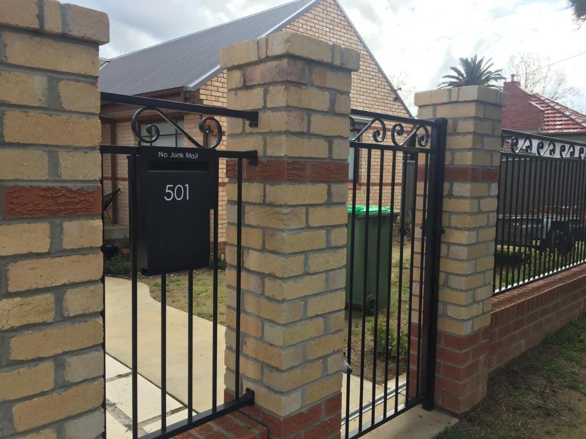 Modern, Private And Close To Town. Albury Esterno foto